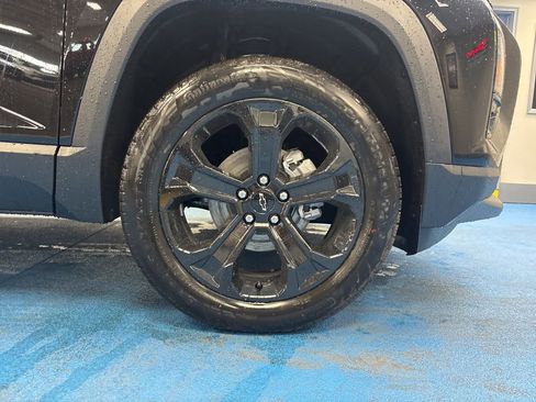 New 2026 Chevrolet Equinox LT w/ Midnight Edition AWD/4WD image 3