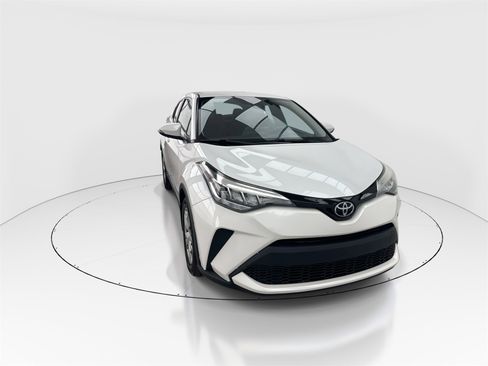 Used 2021 Toyota C-HR LE image 2