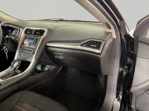 Used 2016 Ford Fusion SE FWD image 26