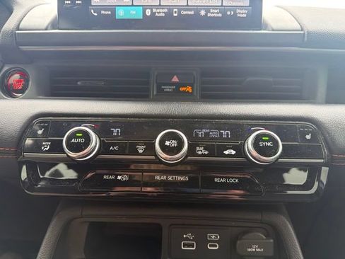 Used 2023 Honda Pilot TrailSport image 37
