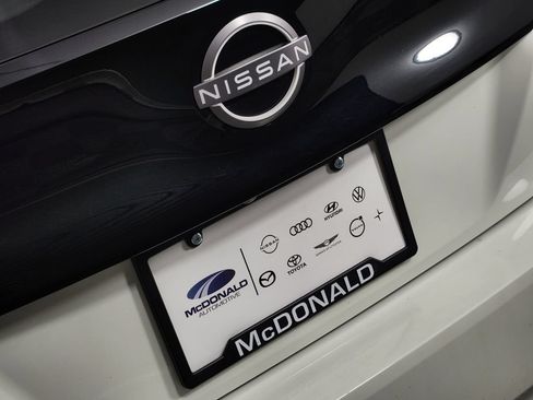 Used 2025 Nissan Leaf S FWD image 9