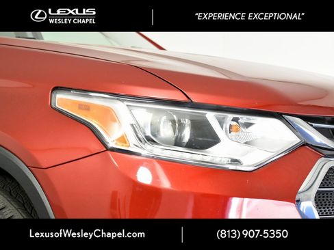 Used 2021 Chevrolet Traverse LT w/ LT Premium Package image 3