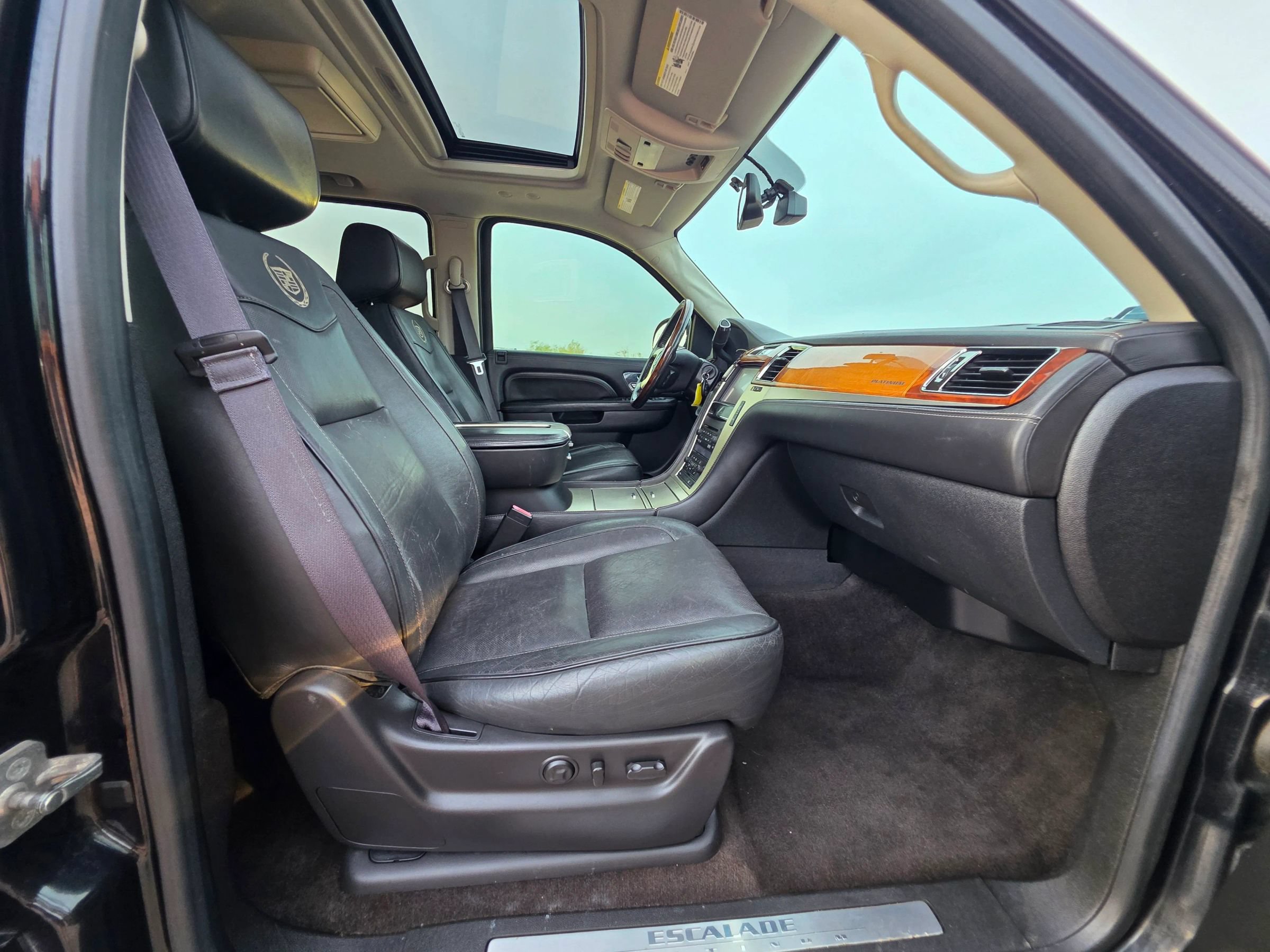 Used 2013 Cadillac Escalade Platinum AWD/4WD image 11