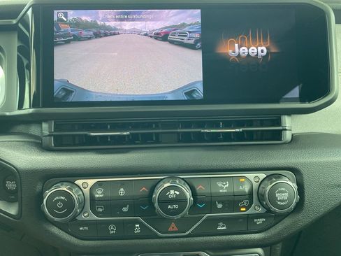 New 2025 Jeep Gladiator Sport image 31