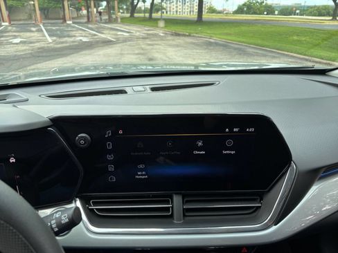 Used 2025 Chevrolet Trax LT FWD image 17