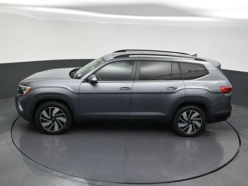 Used 2024 Volkswagen Atlas SE FWD image 16