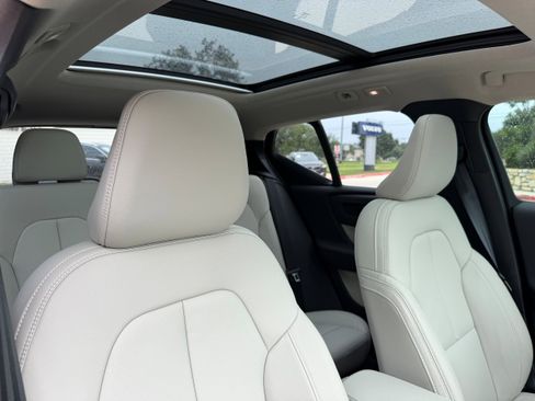 Certified 2026 Volvo XC40 B5 Plus w/ Climate Package AWD/4WD image 11
