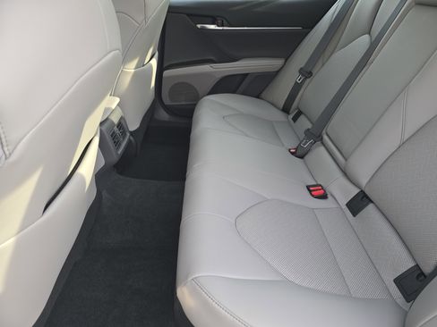 Used 2023 Toyota Camry XLE image 10