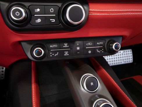 Used 2019 Ferrari Portofino image 37