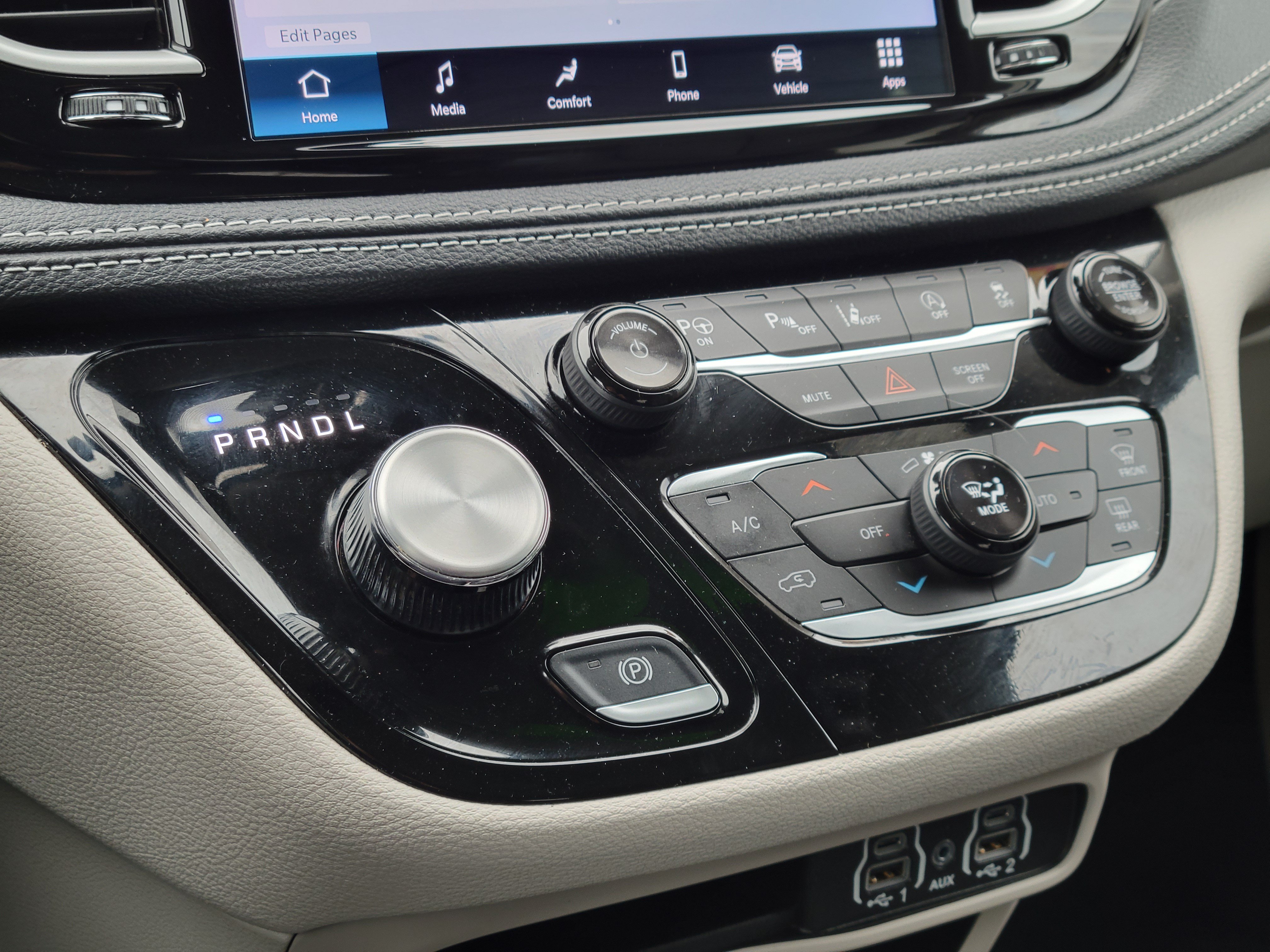 Used 2024 Chrysler Pacifica Touring-L FWD image 18