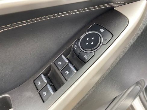 Used 2023 Ford Explorer XLT image 19