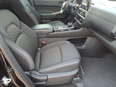 Used 2024 Nissan Pathfinder SV AWD/4WD image 6