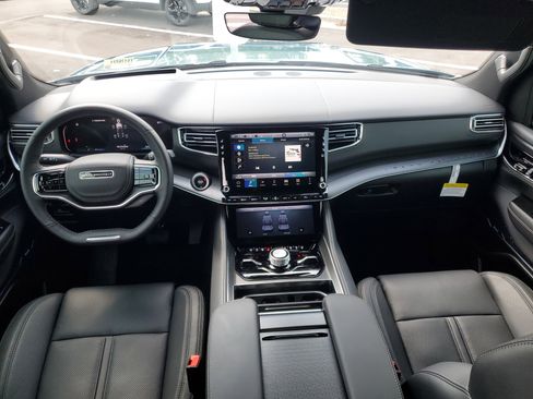 New 2026 Jeep Grand Wagoneer Summit image 10