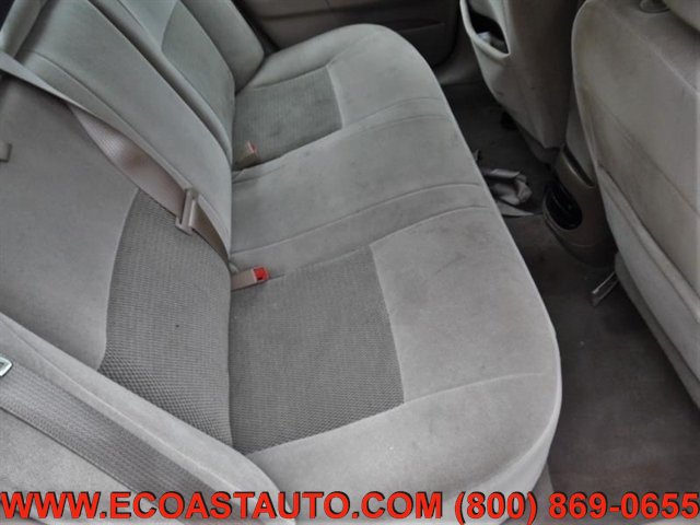 Used 2004 Ford Taurus SES FWD image 11