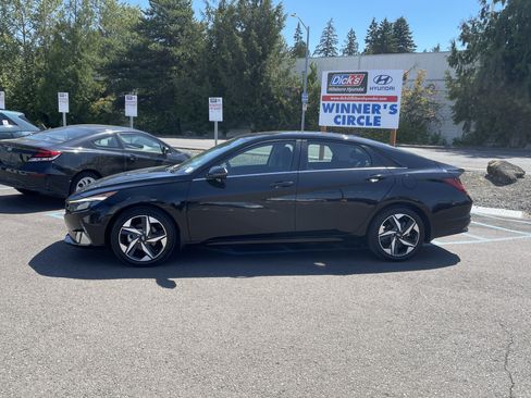 Used 2021 Hyundai Elantra SEL w/ Convenience + Premium Package FWD image 2