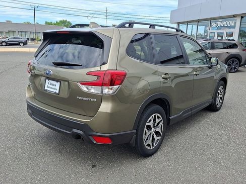 Used 2023 Subaru Forester Premium AWD/4WD image 9