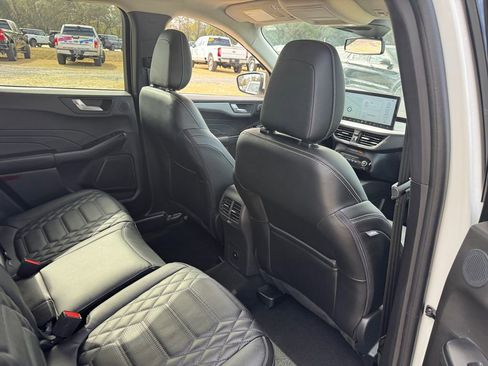 Certified 2024 Ford Escape Platinum w/ Premium Technology Package image 23