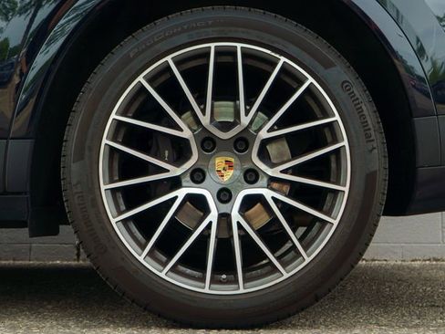 Certified 2023 Porsche Cayenne AWD/4WD image 13