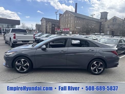 Used 2023 Hyundai Elantra Limited w/ Cargo Package FWD image 9