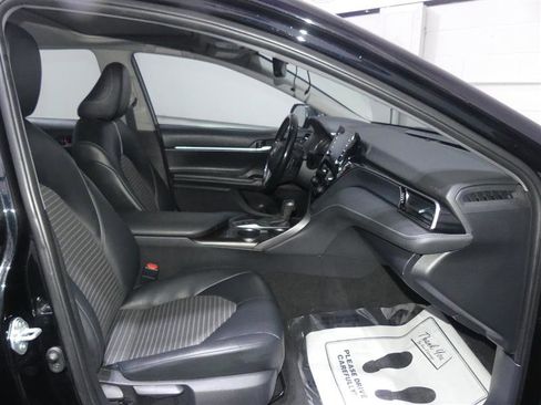 Used 2021 Toyota Camry SE w/ Cold Weather Package image 22
