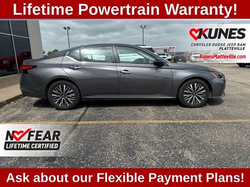 Used 2025 Nissan Altima 2.5 SV FWD image 12