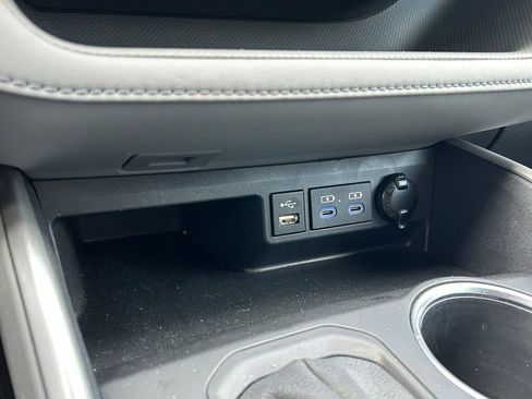 Used 2022 Toyota Highlander XLE AWD/4WD image 31