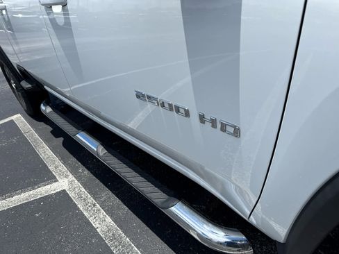 Used 2024 Chevrolet Silverado 2500 LT AWD/4WD image 6