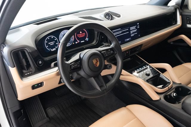 Used 2025 Porsche Cayenne w/ Premium Package Plus AWD/4WD image 3