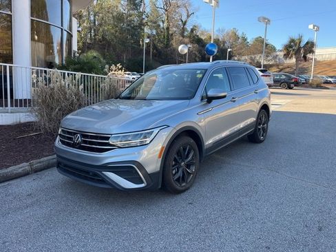 Used 2024 Volkswagen Tiguan SE image 36