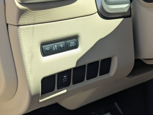 Used 2017 Nissan Murano SV image 21