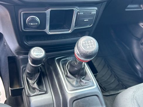 Used 2019 Jeep Wrangler Unlimited Sport image 11