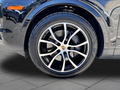 Used 2024 Porsche Cayenne AWD/4WD image 13