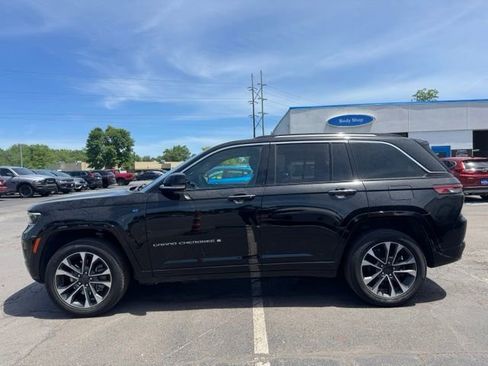 Used 2023 Jeep Grand Cherokee Overland AWD/4WD image 5