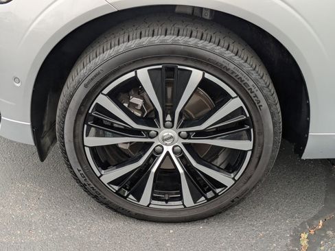 Used 2025 Volvo XC60 B5 Plus image 11