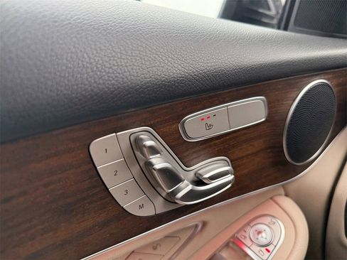 Used 2022 Mercedes-Benz GLC 300 4MATIC image 30