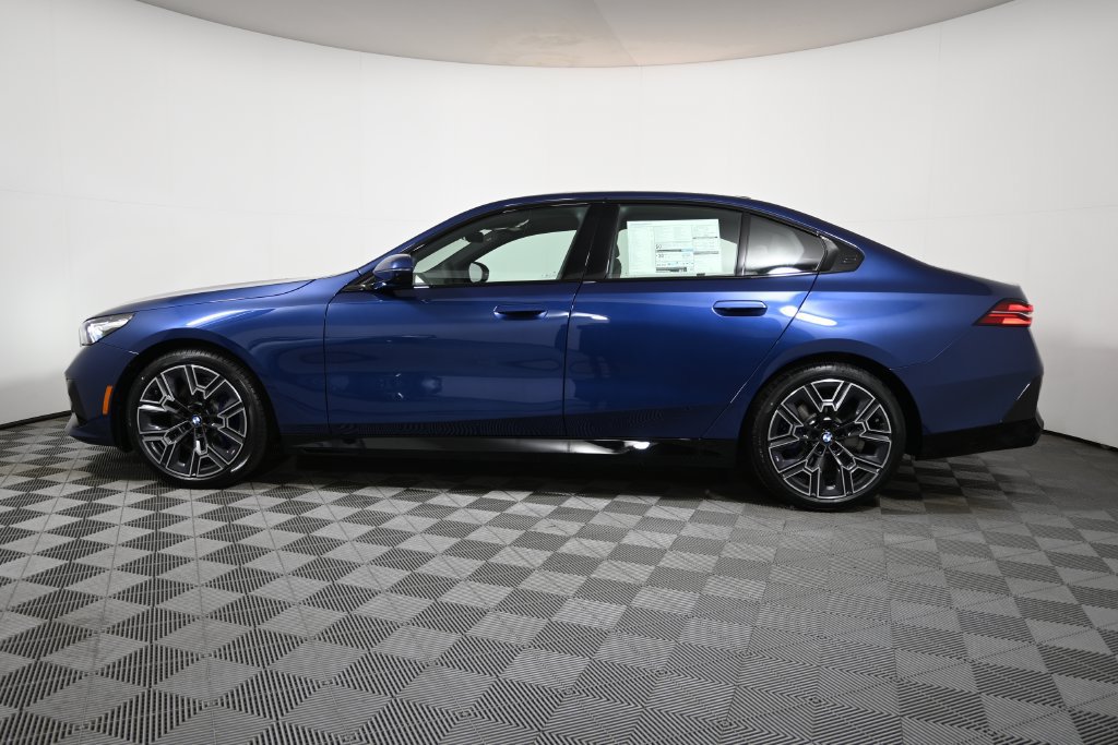 Used 2026 BMW 530i xDrive AWD/4WD image 2