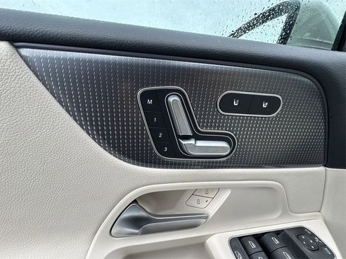 Used 2022 Mercedes-Benz GLB 250 image 12