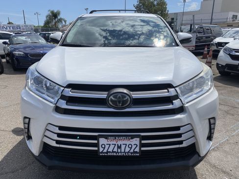 Used 2018 Toyota Highlander LE FWD image 3