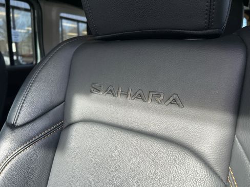 Used 2024 Jeep Wrangler Sahara image 22