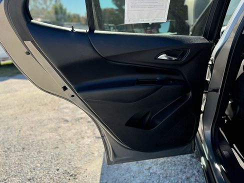 Used 2018 Chevrolet Equinox LT FWD image 20