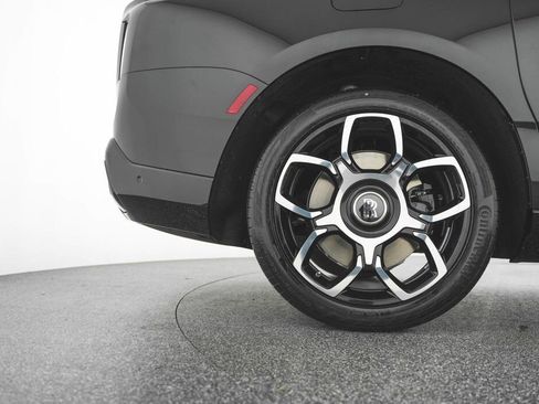 New 2025 Rolls-Royce Cullinan Black Badge image 16