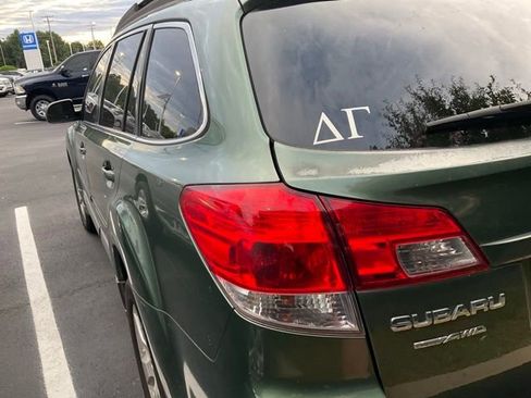 Used 2011 Subaru Outback 2.5i Limited AWD/4WD image 8