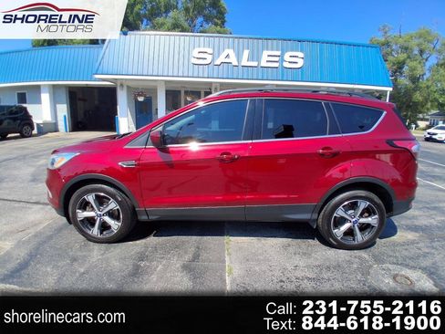 Used 2017 Ford Escape SE w/ Equipment Group 201A AWD/4WD image 1
