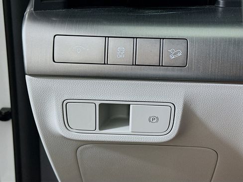 Used 2025 Hyundai Kona SEL image 17