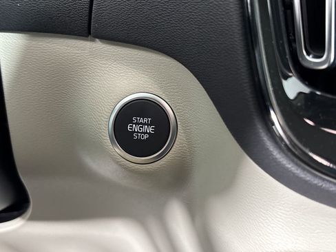 Used 2026 Volvo XC40 B5 Ultra image 23