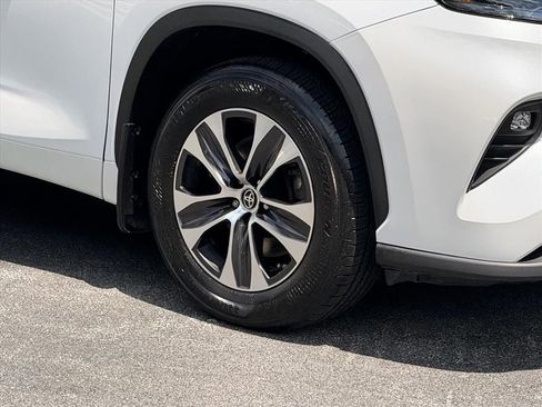 Used 2023 Toyota Highlander XLE AWD/4WD image 28