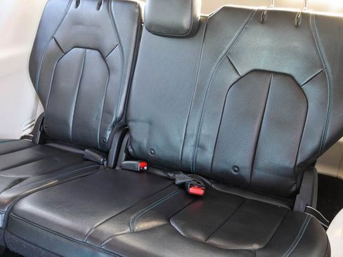 Used 2021 Chrysler Pacifica Touring-L image 15