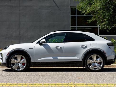 Used 2025 Porsche Macan Turbo Electric AWD/4WD image 19