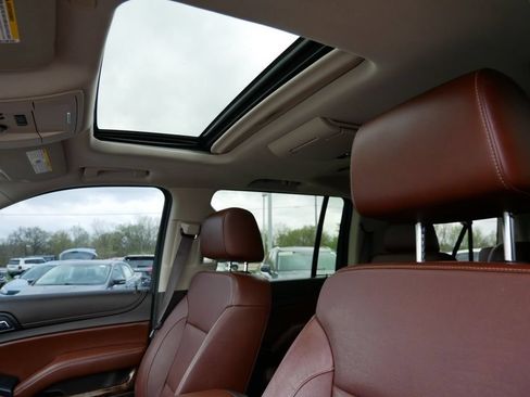 Used 2017 Chevrolet Suburban Premier AWD/4WD image 25