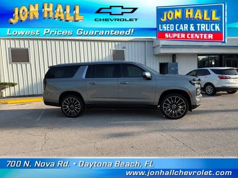 Used 2025 Chevrolet Suburban High Country AWD/4WD image 15